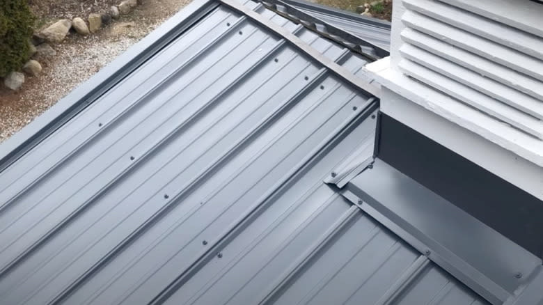 Screwless Roofing System